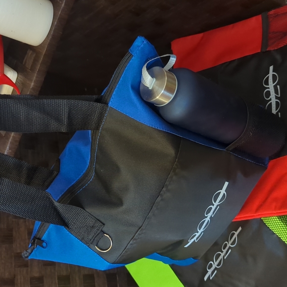 3 Pocket Zippered Tote ! Boutique Merch - Picture 2 of 7